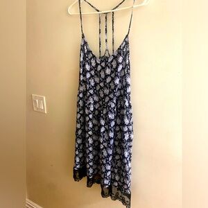 Super pretty floral summer dress! Perfect for a hot summer day.